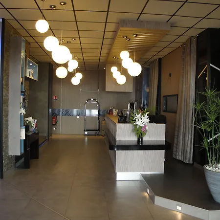 Point France Ξενοδοχείο 4*